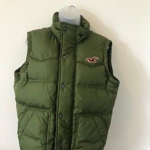 Men’s green Hollister vest Size M used like new